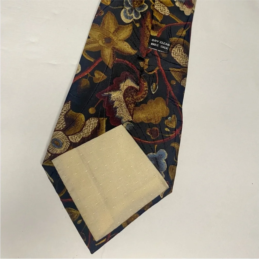 Vintage BARNEY’S NEW YORK Bold Black Floral Abstract All Silk Classic Tie, 3.75”